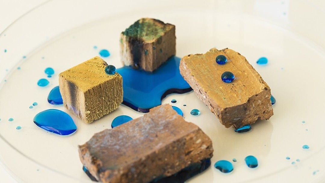 Bricks coated in the superhydrophobic material