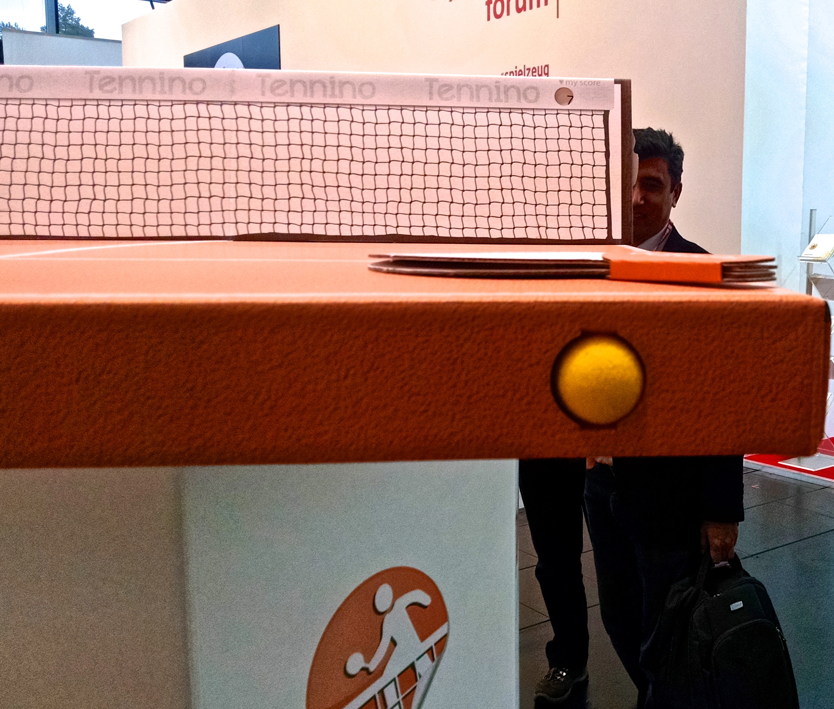 Prevent lost balls by keeping them in the integrated storage nook (Photo: C.C. Weiss/Gizmag)