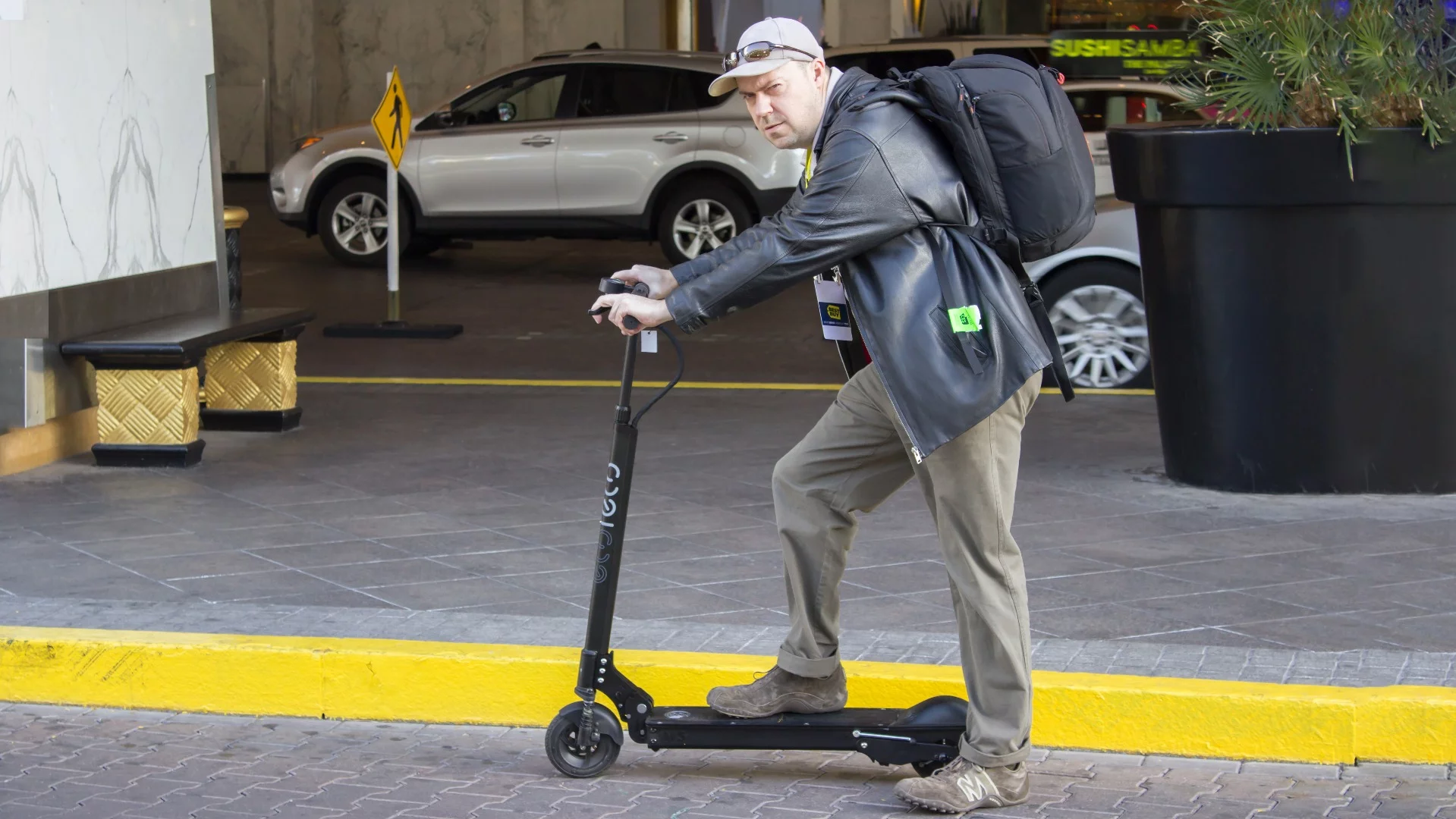 Gizmag Managing Editor Darren Quick giving his best mad-dog face, with the Ecoreco M5 Air