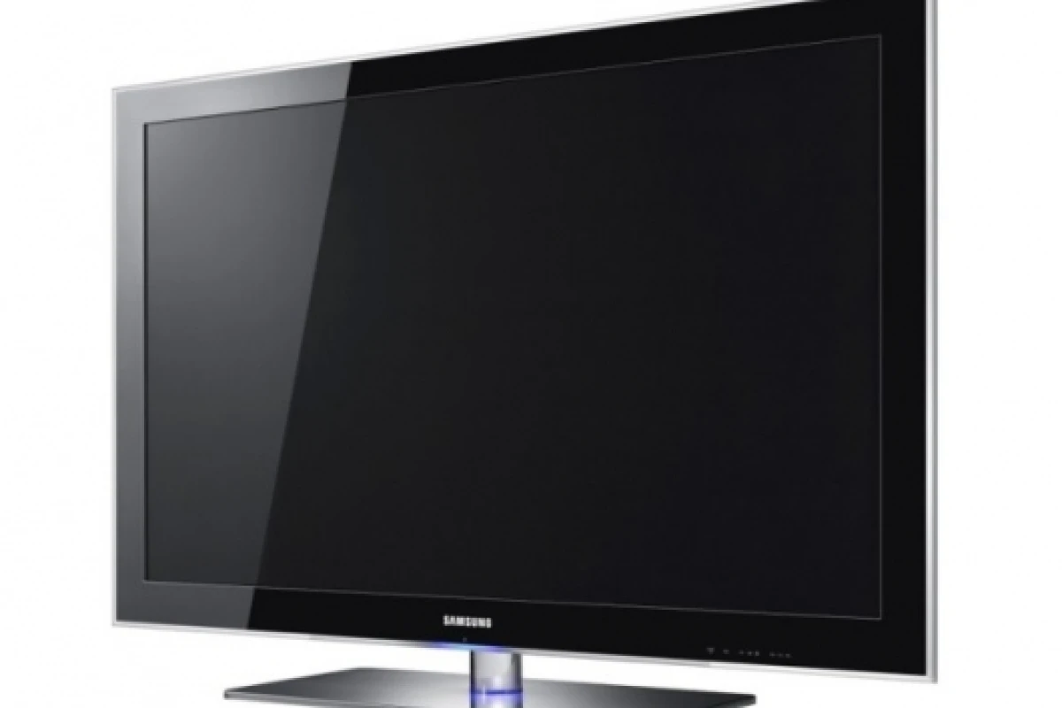 The Samsung 8000 Series LED LCD TV - looks just as good slightly from the right