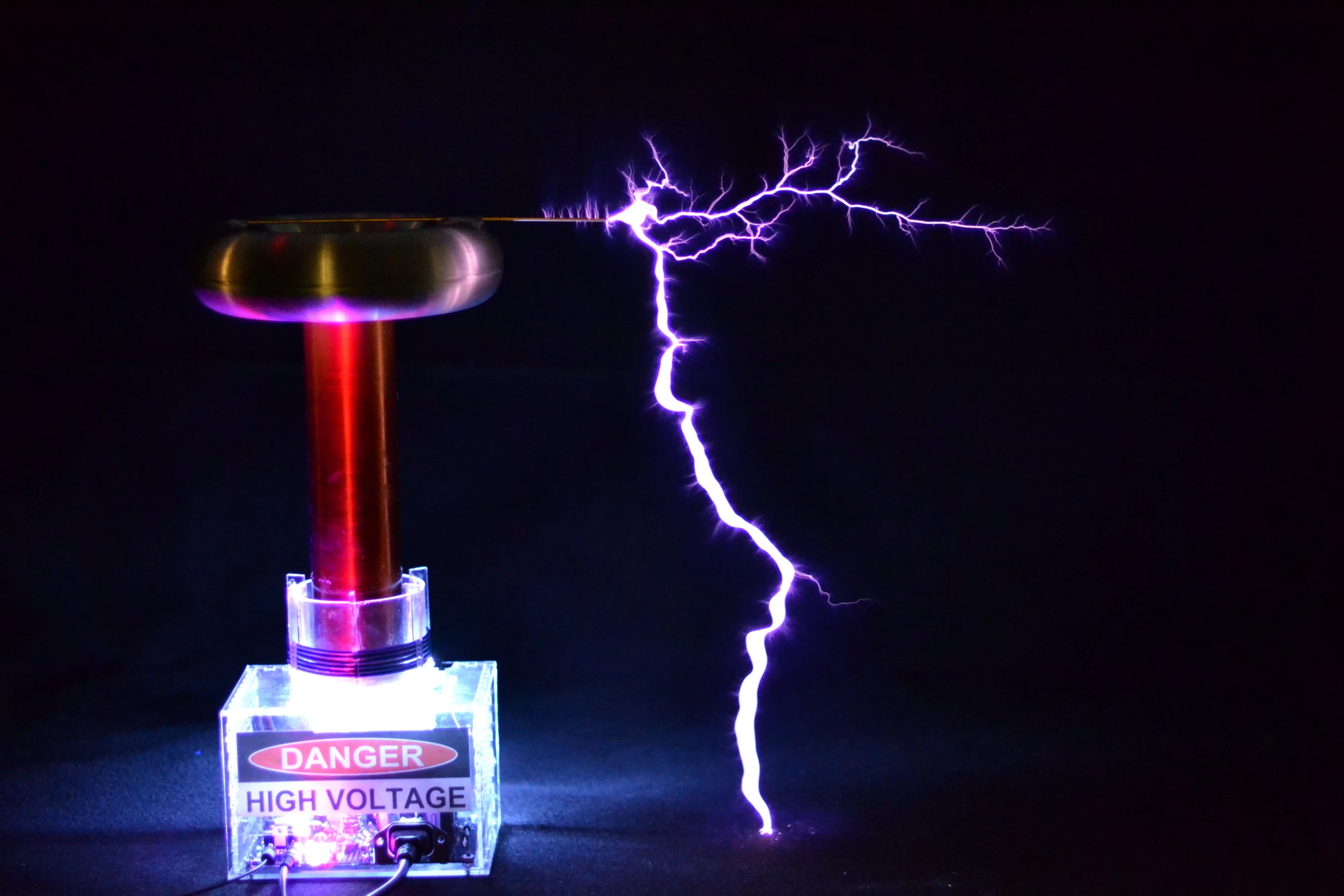 Artificial lightning bolts of almost two feet, which also play music
