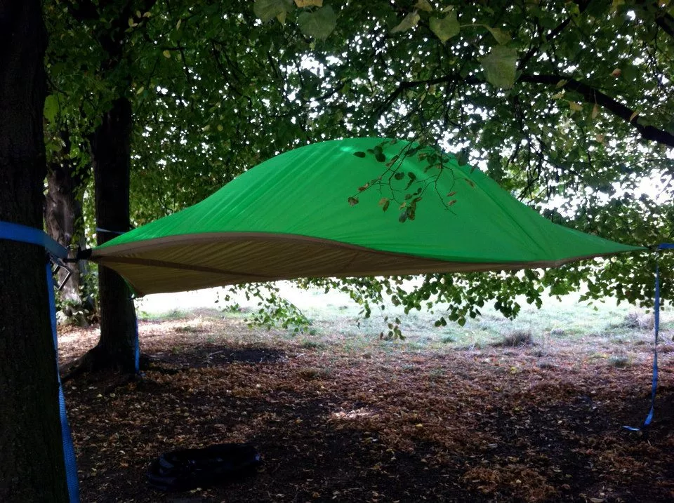 Stingray enables up to four people to sleep suspended in the air