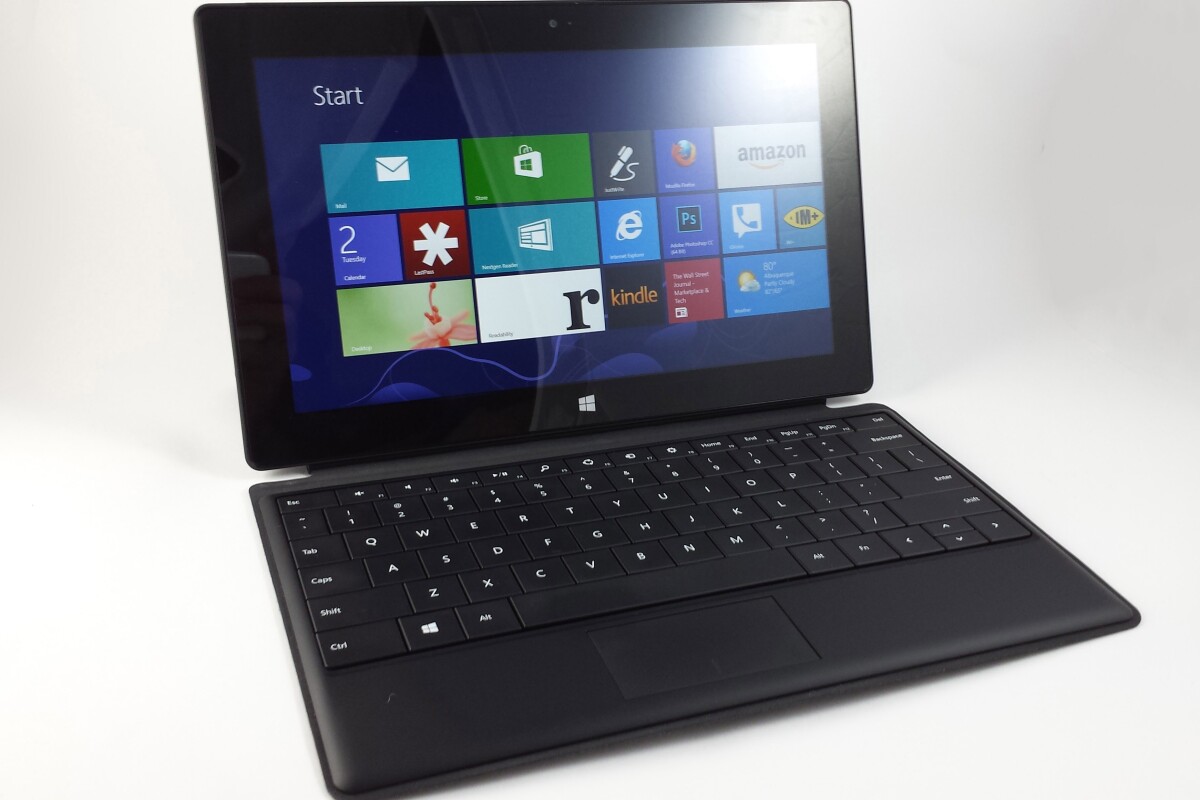 Gizmag reviews the Microsoft Surface Pro that combines the power of a laptop with the form-factor of a tablet.