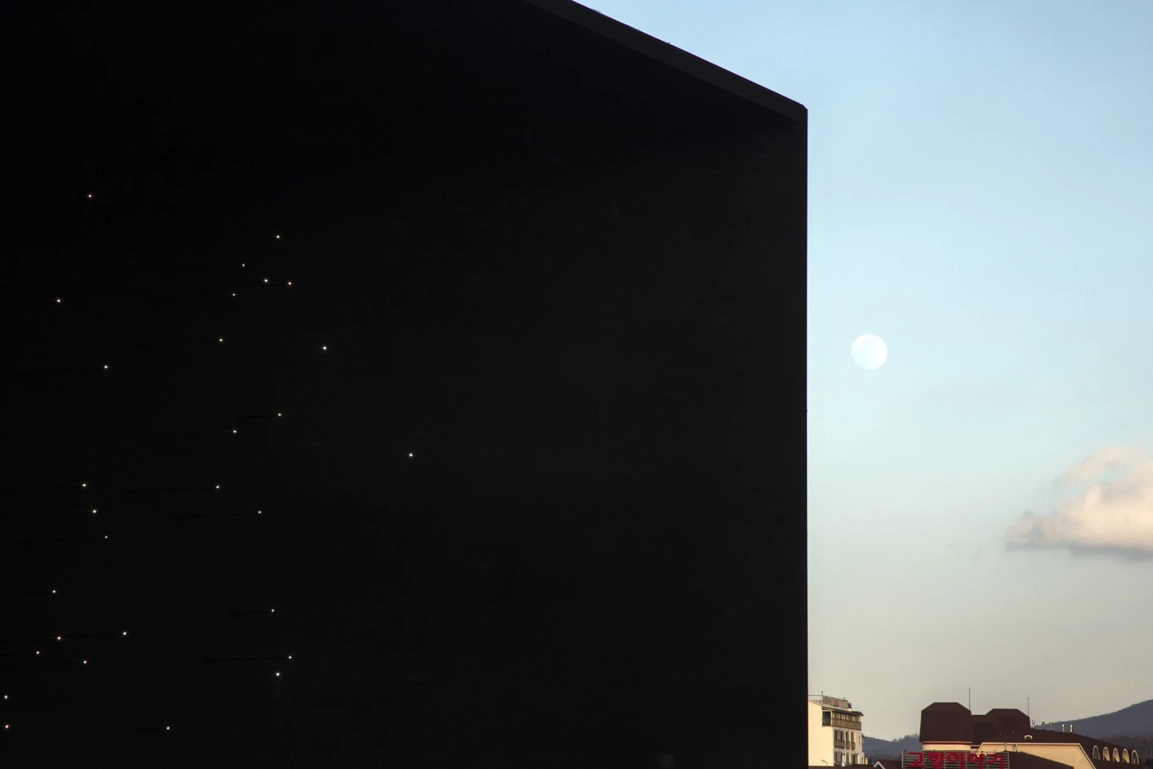 The super-black structure is covered in Vantablack VBx2 spray paint
