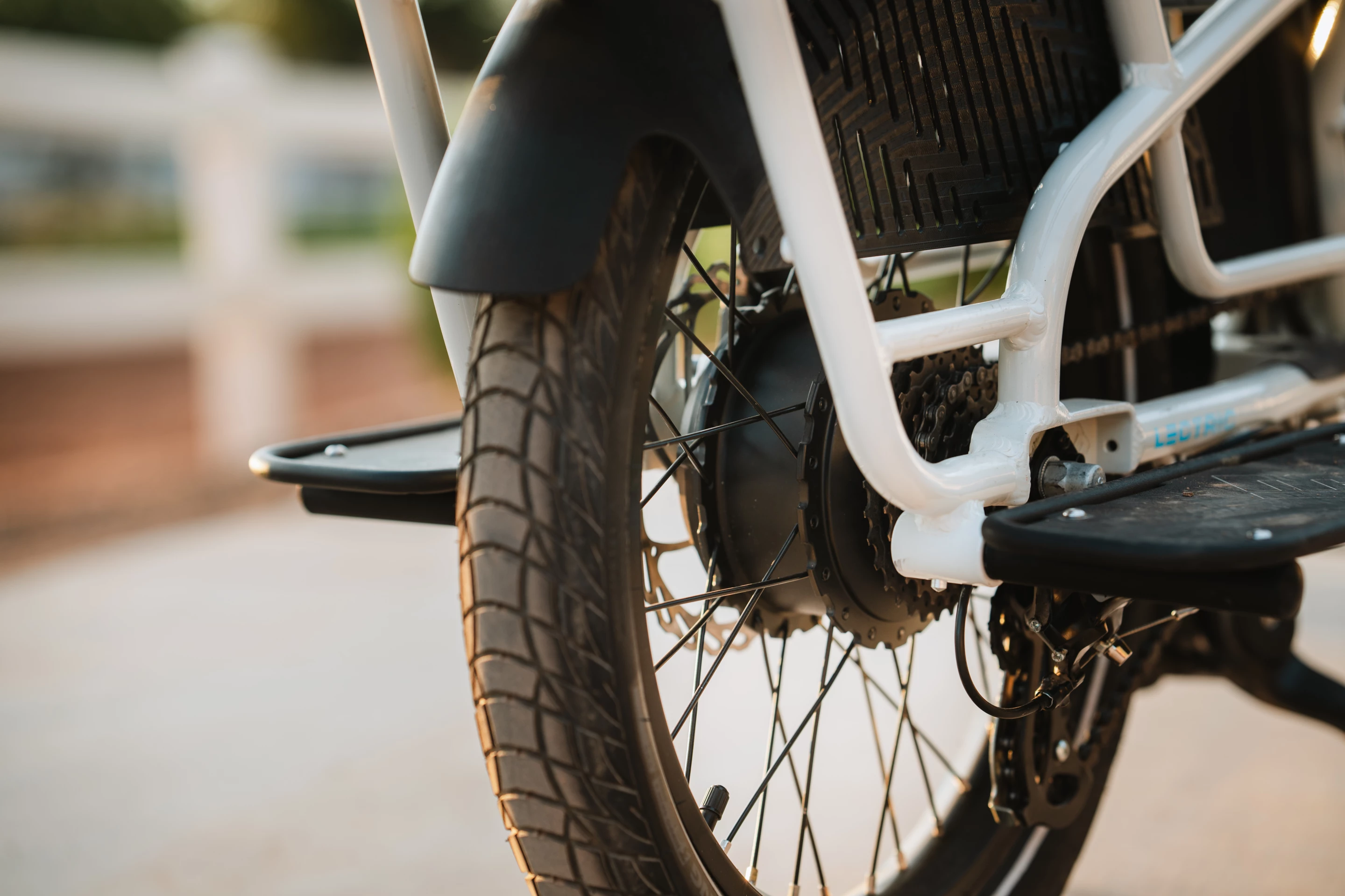 The Xpedition 2.0 is powered by the same 1300-W (peak) hub motor as the original, but gains a new in-house torque sensor