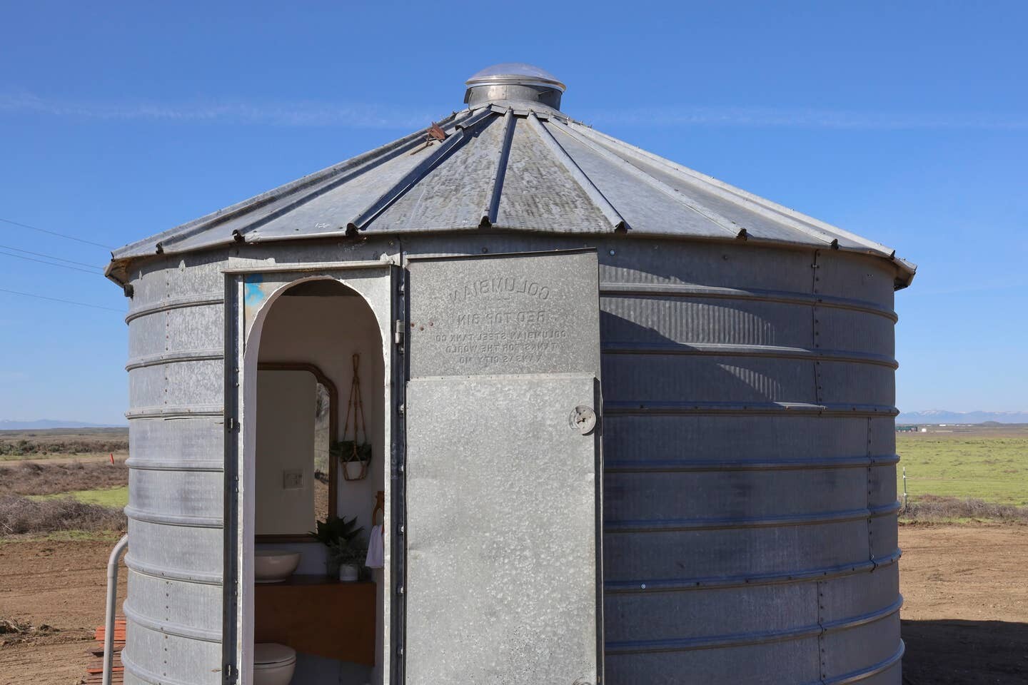 The Big Idaho Potato Hotel is situated next to a silo that's been converted into a spa bathroom