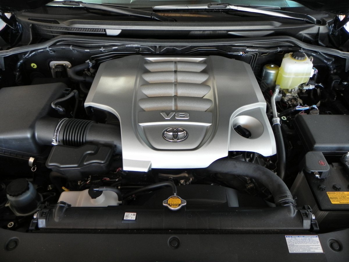 The beefy truck-ready powerplant under the 2016 Land Cruiser’s hood is a 5.7-liter eight-cylinder that outputs 371 horsepower