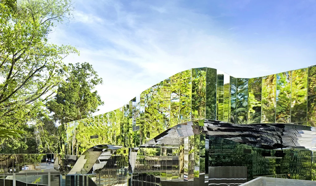 The center incorporates sustainable systems such as photovoltaic panels which feed solar energy back onto the grid