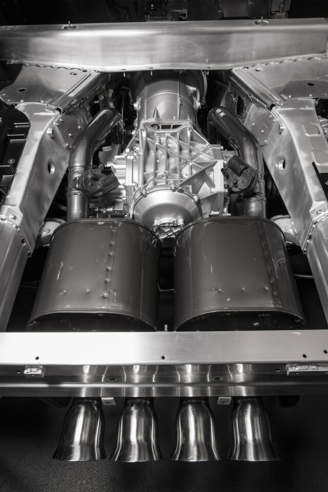 The 2015 Corvette Z06 features a standard electronic limited slip differential (eLSD) that continually adjusts engagement of the limited slip to balance between steering response and stability in different driving conditions
