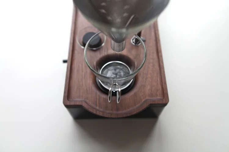 Renouf is still in the development phase with his coffee making alarm clock fusion, but estimates it will be priced between £150 and £250 (US$250 and $420)