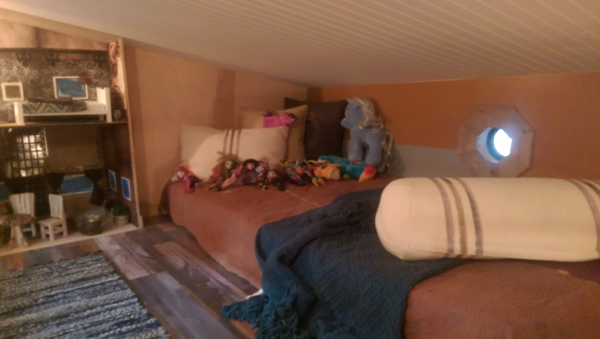 The son's sleeping area (Photo: Maximus Extreme Living Solutions)