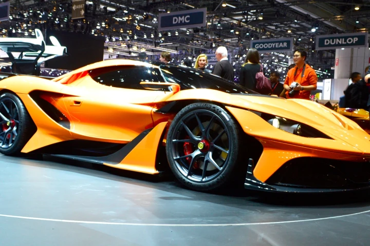 With nearly 1,000 hp on tap, the Arrow is capable of launching to 62 mph (100 km/h) in less than 2.9 seconds