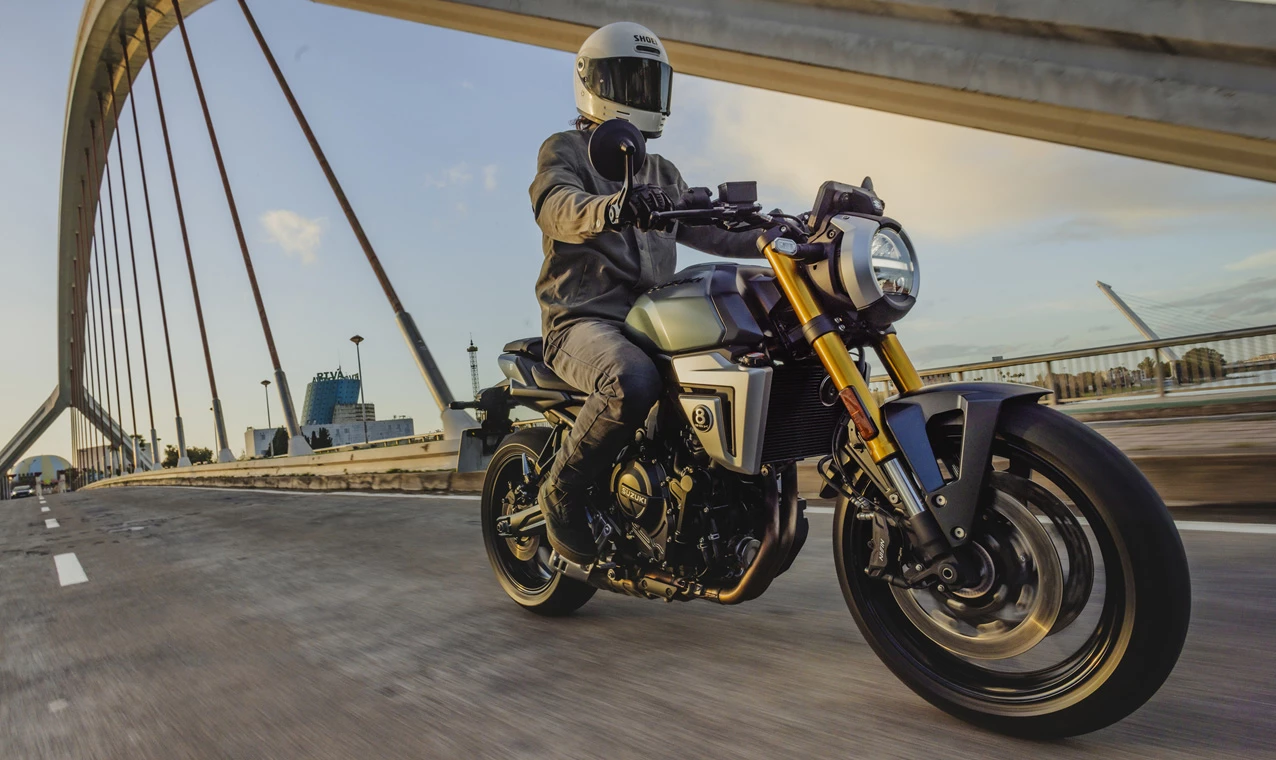 Both models will have you sat in an upright but fairly engaged riding position