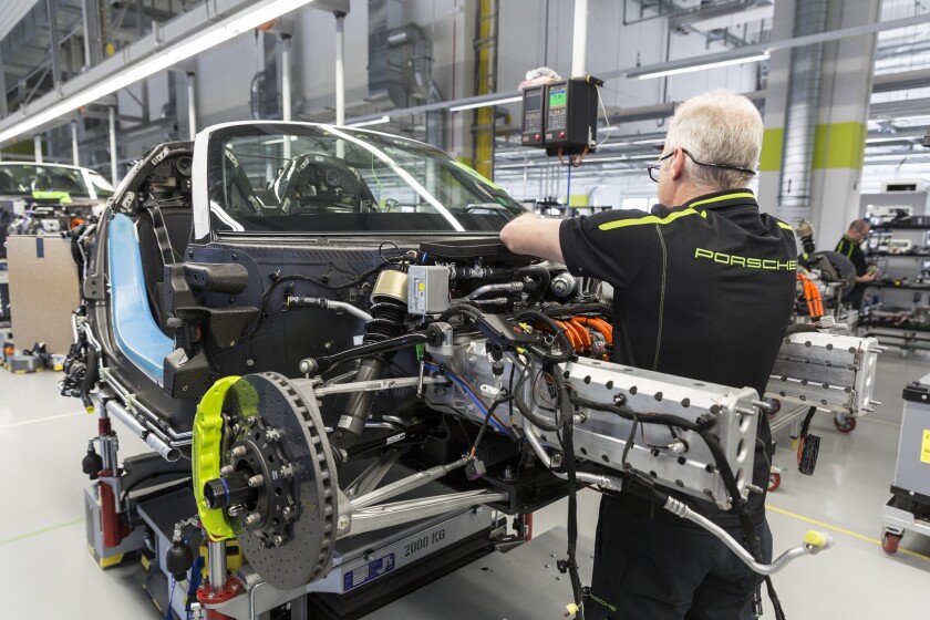 The Porsche 918 Spyder facility uses a scissor lift platform
