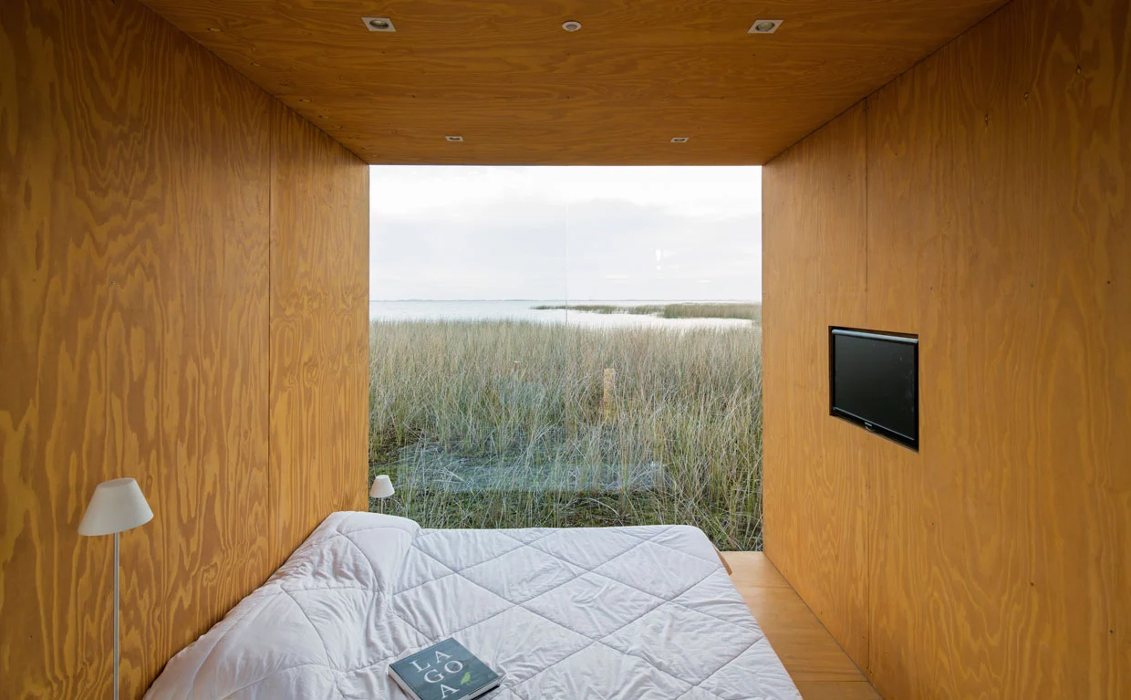 Minimod contains a reasonably proportioned bedroom, living room, dining room, and bathroom (Photo: Leonardo Finotti)