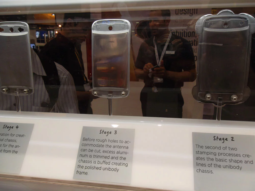 Getting the chassis ready on the HTC One S handset (Photo: Enid Burns / Gizmag)