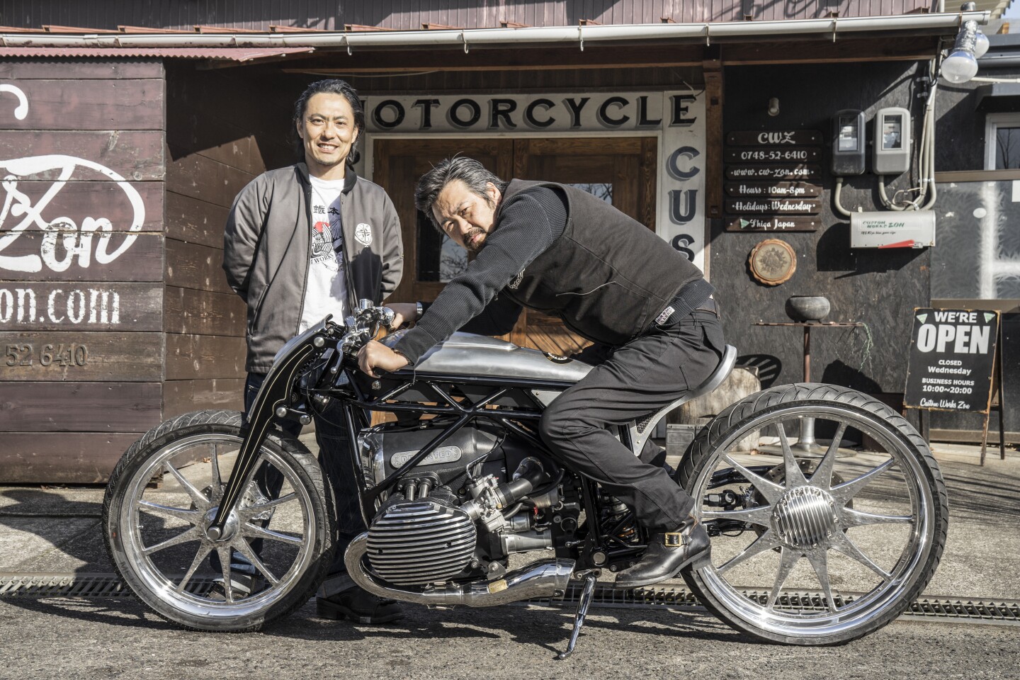 'Departed' was shown last December (2018) at the fabled "Mooneyes Show" in Yokohama in Japan. In the 27 years the show has been running, it has become one of the most important on the world custom stage, and the December show attracted 300 show cars and 650 show motorcycles. 'Departed' won the prestigious "Best of Show Motorcycle" award, at the same time as creating a stir among BMW aficionados about the engine which was publicly acknowledged by the BMW factory as a prototype for the first time.