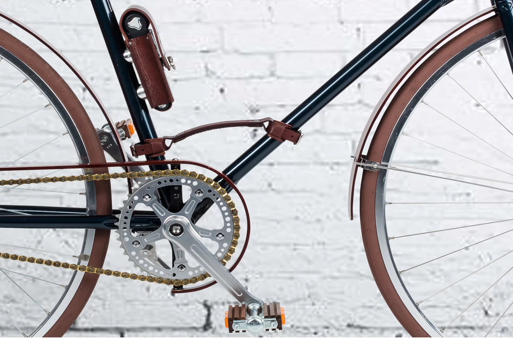 A leather carry handle makes VF's bike a little easier to haul