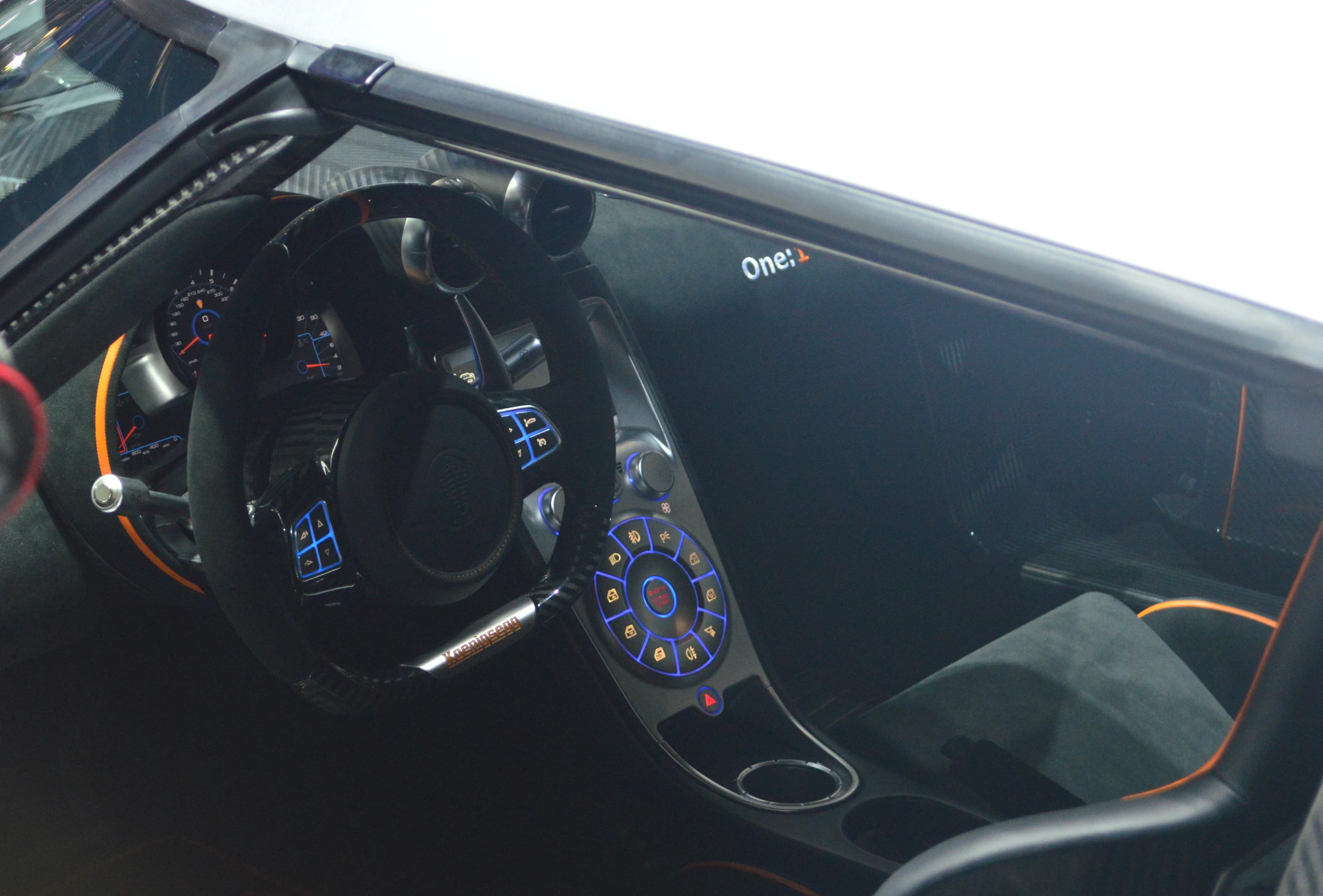 Inside the Koenigsegg One:1 (Photo: CC Weiss/Gizmag.com)