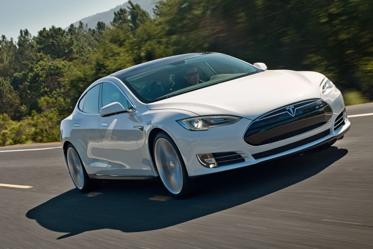 A software update will let the Tesla Model S "creep" forward like an ICE-powered automatic