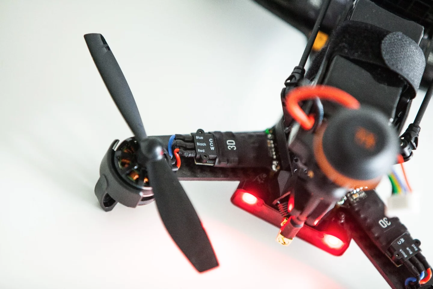 Walkera F210 3D: modular design lets you replace motors, ESCs and other components using plugs instead of solder