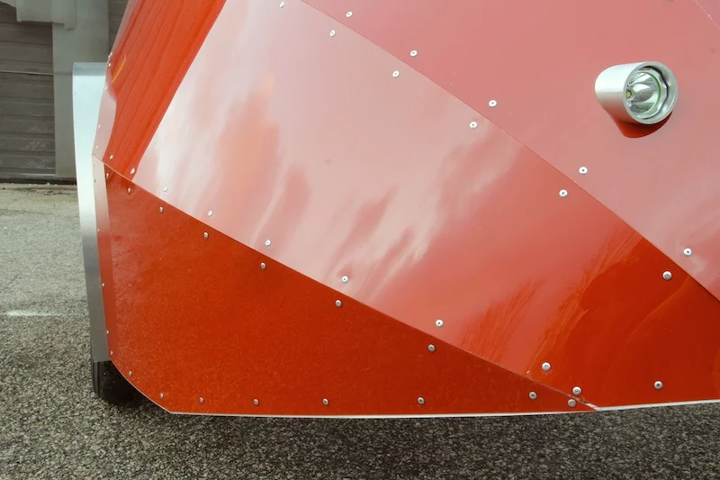 The lightweight Zeppelin weighs in at just 270 lbs (123kg) and can drive for 20 miles (32 km) on a full charge