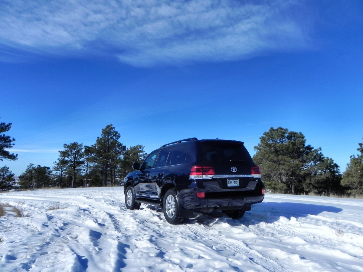 Standard equipment includes a locking center differential, five-speed crawl control, hill descent control, and a unique Off-Road Turn Assist system which applies brakes to the inner wheels on a turn to improve the turning radius off-track