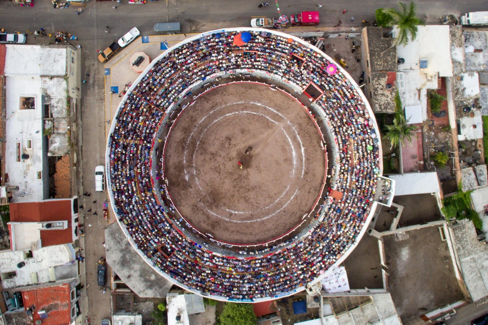 A bullfighting ring full of people in Ahuacatlán, Nayarit, Mexico (Credit: Dannyqu, Flickr CC BY-SA 2.0)