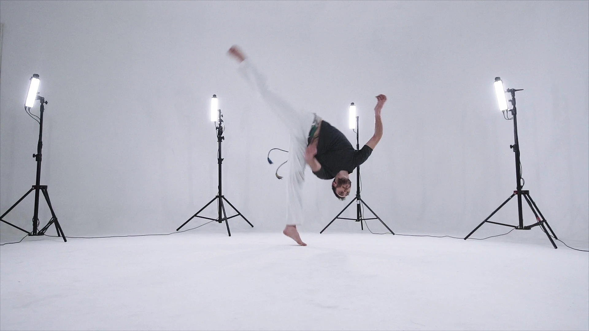 The Spekular LED light bars can be used individually or in user-defined multiple setups