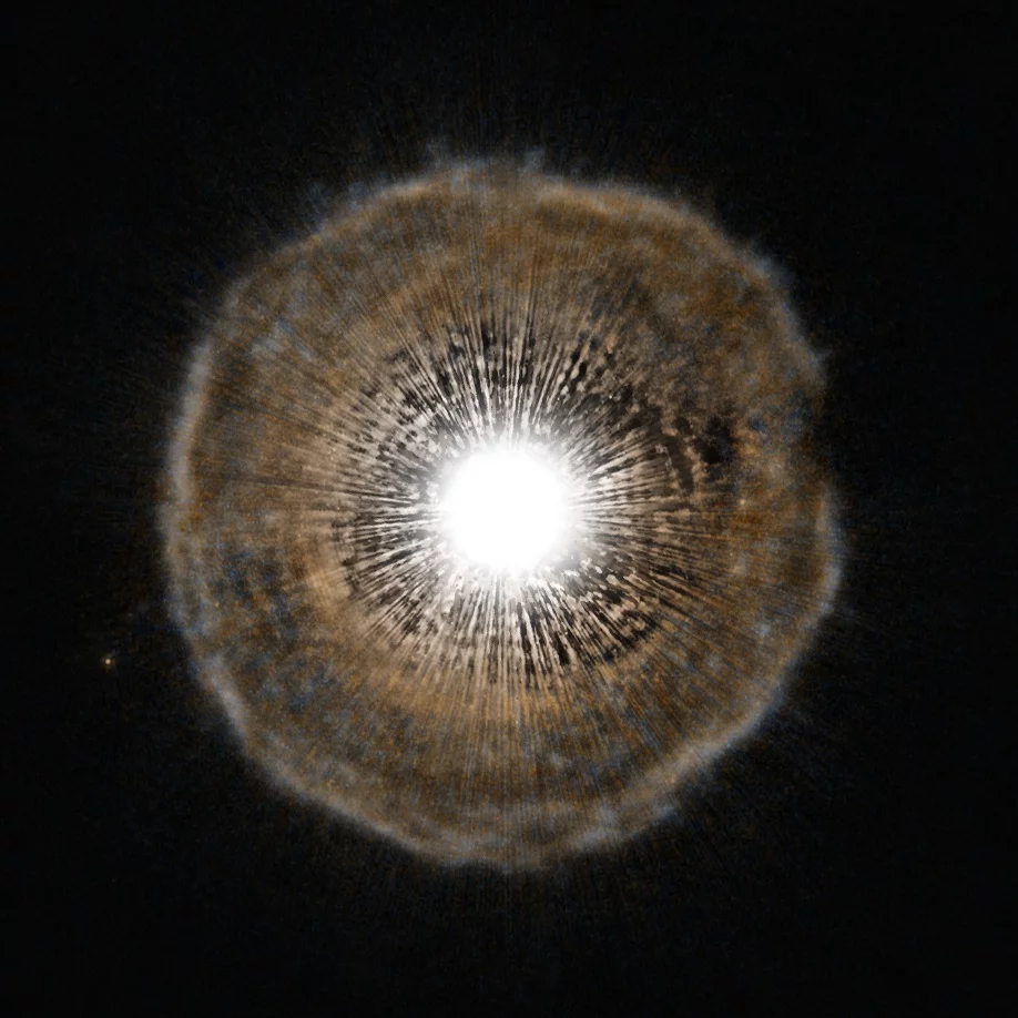 The star U Camelopardalis pulses out a shroud of dust and gas – a similar process to what astronomers have observed coming from the red giant T Ursae Minoris