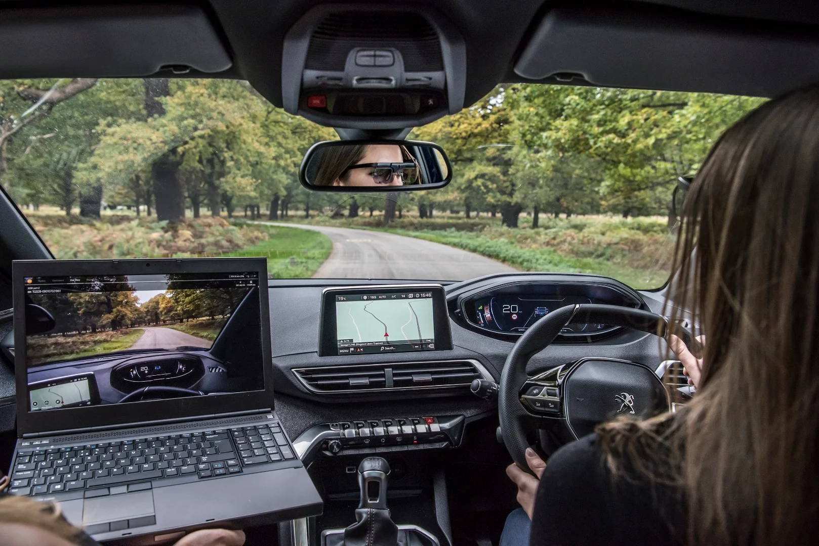 To monitor the eyes of drivers, Peugeot fitted them with Tobii Pro Glasses 2, which use six cameras that track the direction the retina is looking every 0.05 seconds