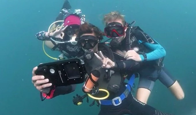 The HotDive is watertight down to 80 m (262 ft)