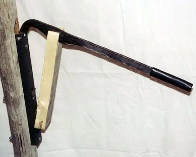 Mr. Quicksplit in wood-splitting action