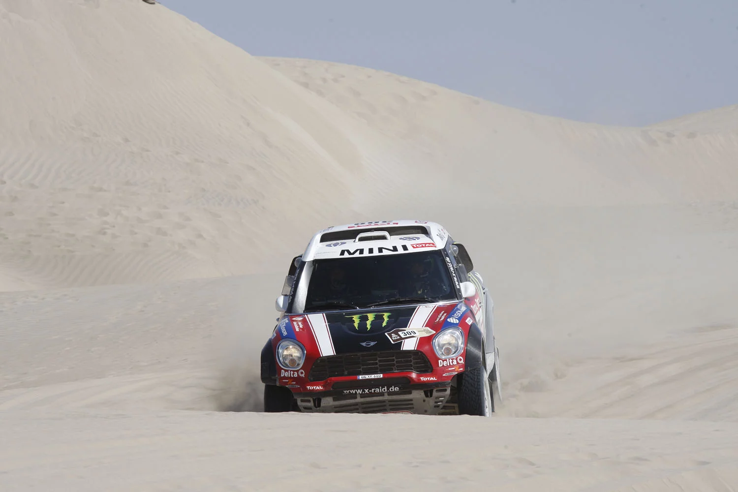 A MINI ALL4 Racing battles endless sand dunes