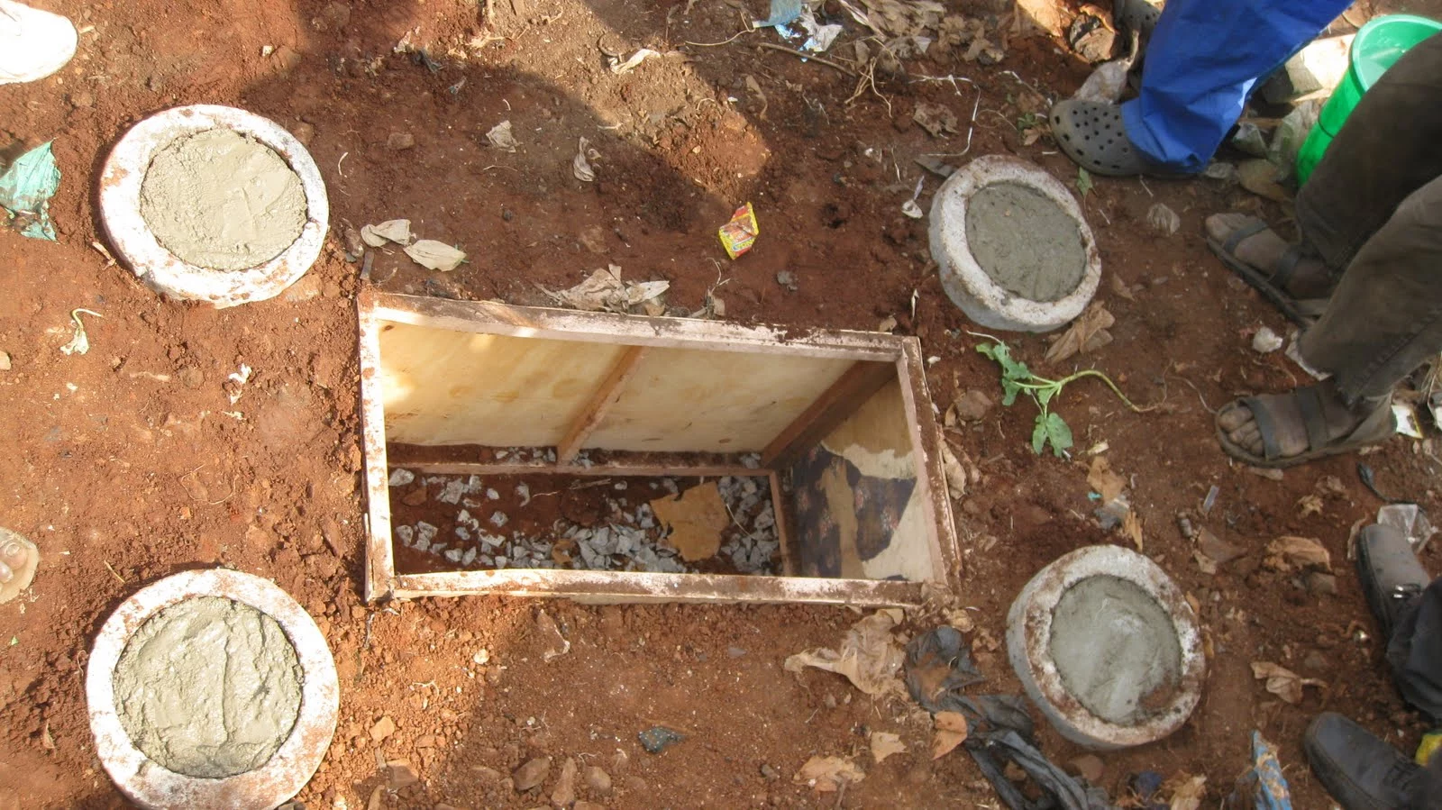 Topping it off with some mortar to attach the floor plate