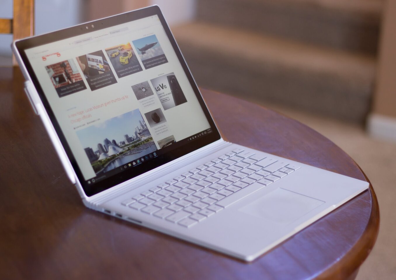 Sharp 13.5-inch display, magnesium build