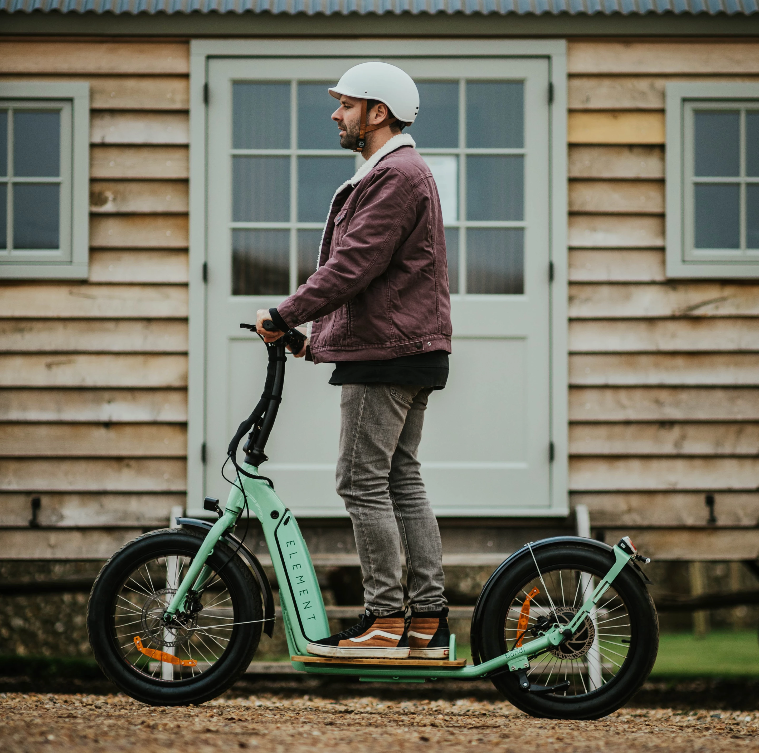The Bondi has a top throttle speed of 22 mph and a per-charge range of 30 miles