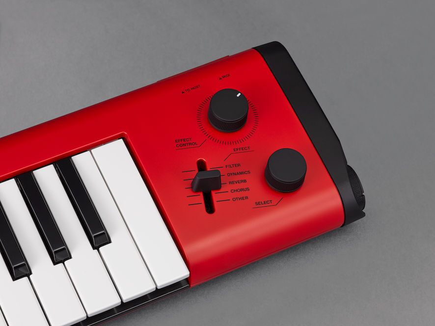 The Sonogenic SHS-500 includes Yamaha pianos, synths and drum kits cooked in for making noise right out the box, and onboard effects like chorus and reverb can also be dialed in