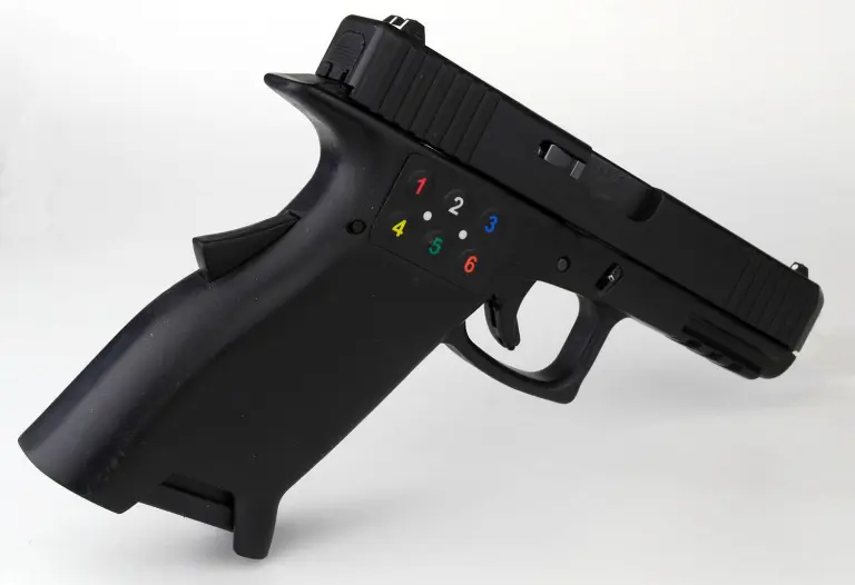 PIN-controlled self-locking gun has safety in its sights