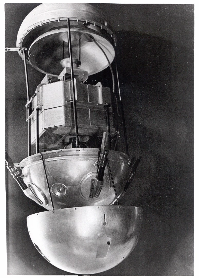 Sputnik 1 exploded view