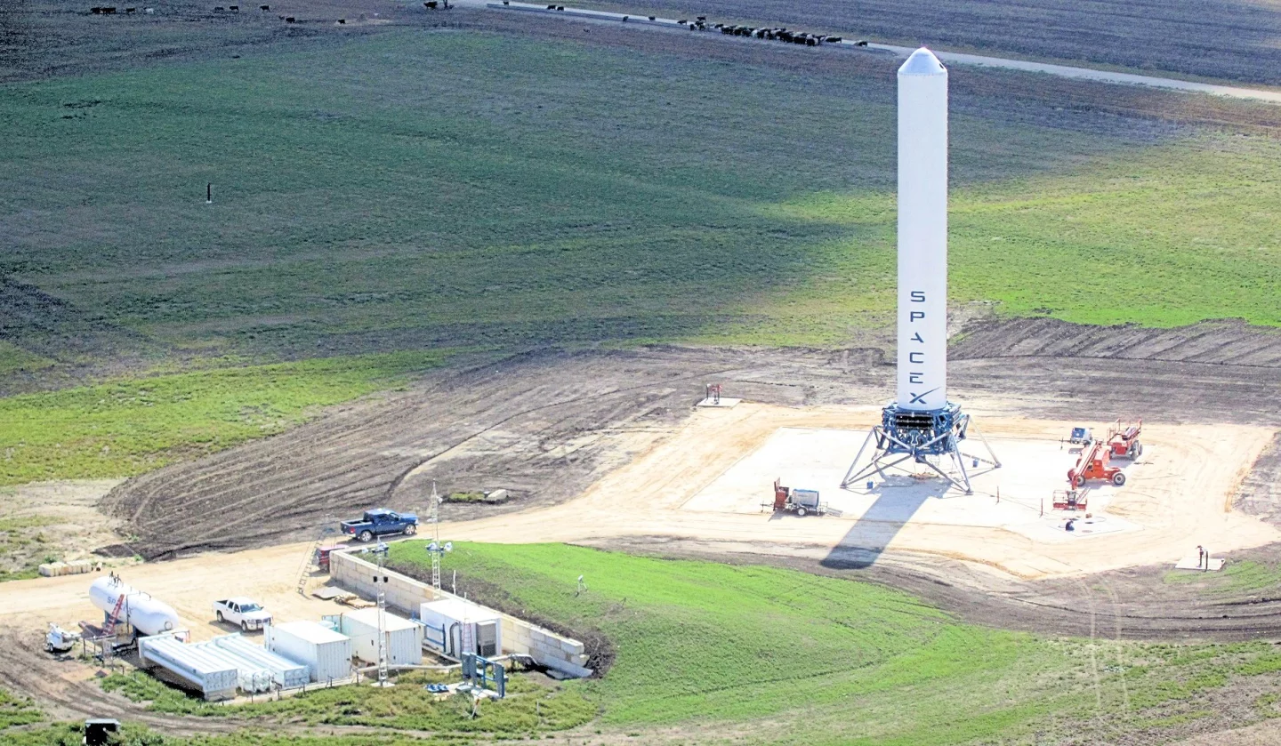 SpaceX Grasshopper v1.0 on its Texan launch site (Photo: SpaceX)