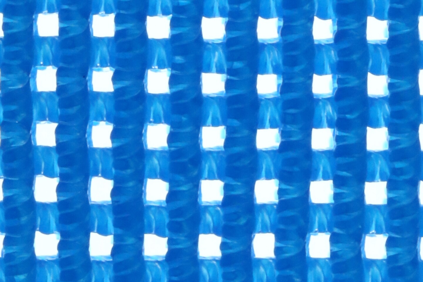 A lattice made of interwoven springy multi-material filaments
