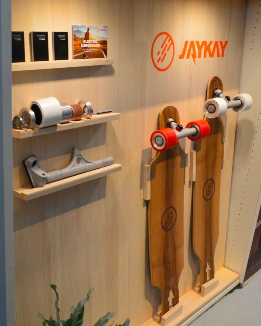 An ISPO Brandnew Award finalist, JayKay's e-Trucks offer up to 18.6 mph (30 km/h) of speed and also provide for free-rolling wheels, so you can shut off the electric system and roll naturally without any resistance
