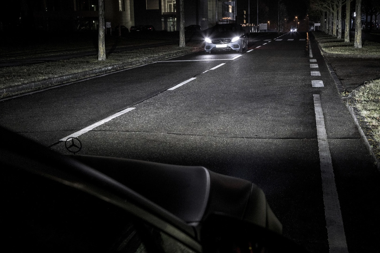 Mercedes-Maybach's Digital Light: high beam illuminates everything except the windscreen area of oncoming cars