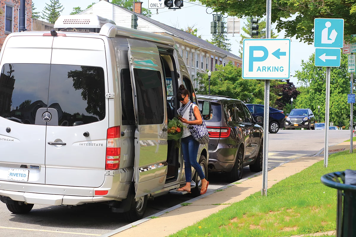 The Interstate Nineteen comes standard with air conditioning, a power entry step, a power awning and much more