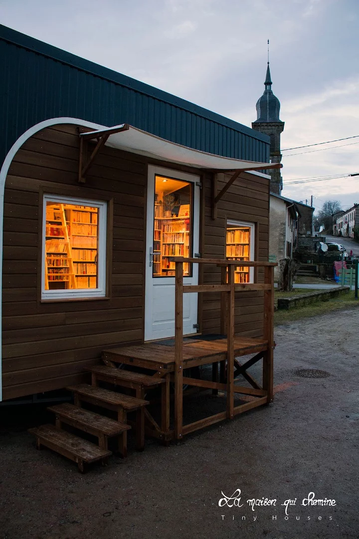 Access to the dwelling/bookstore is gained by a few small steps