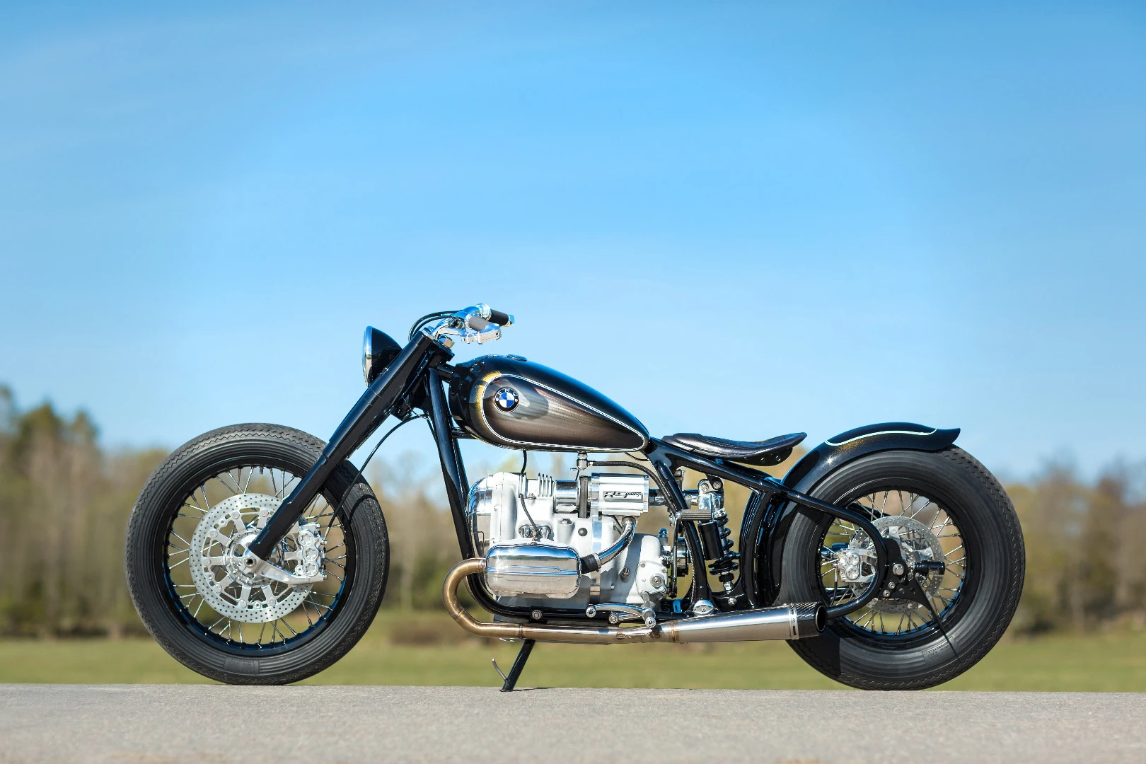 Raked-out forks and that short rear fender give the impression that the R5 Hommage is moving even when parked