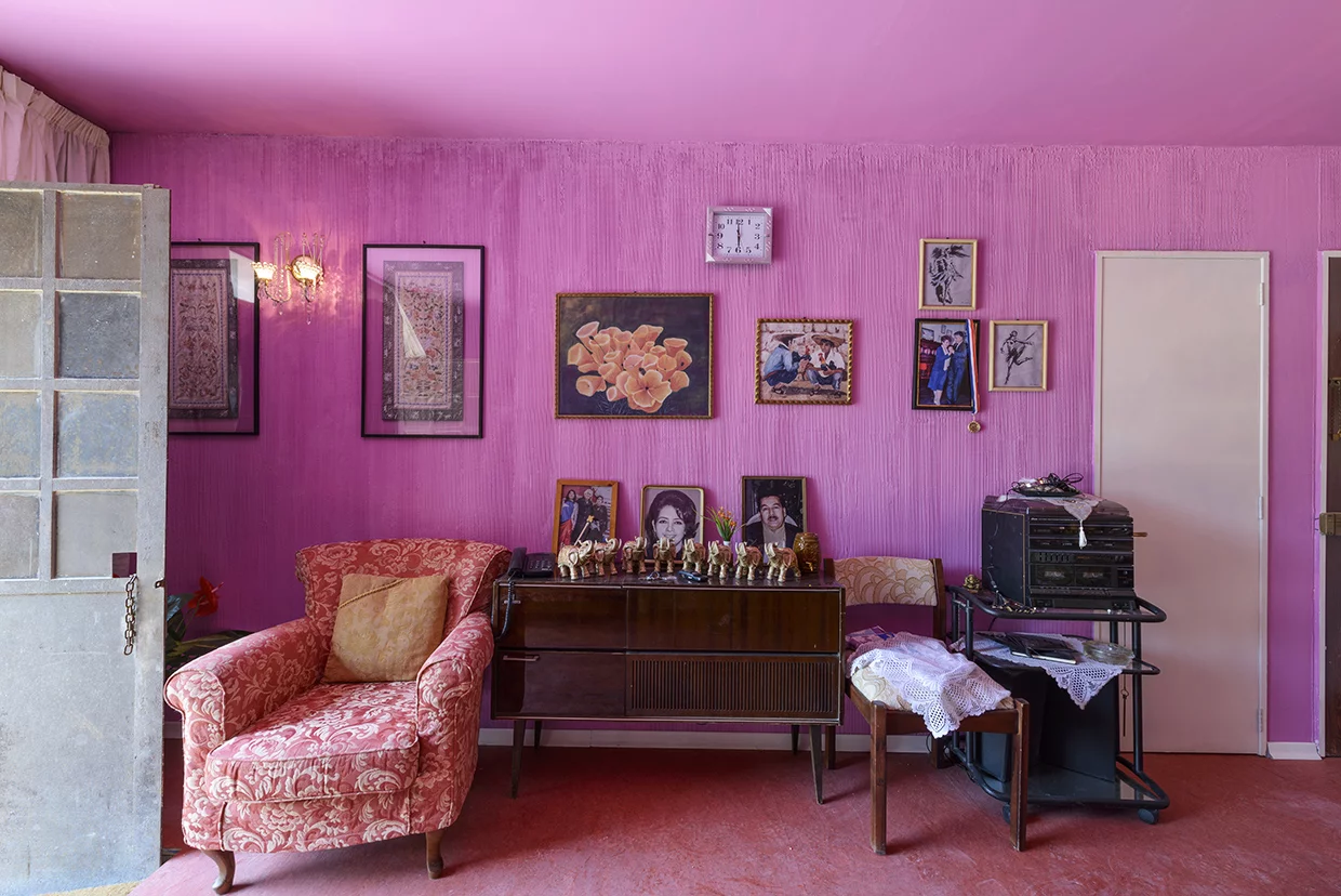 Chile expressed the universality of prefabricated concrete walls (Image: Andrea Avezzù, courtesy la Biennale di Venezia