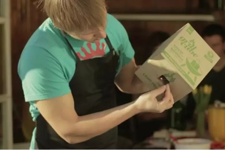 The Grillcube has an integrated wick for easy lighting