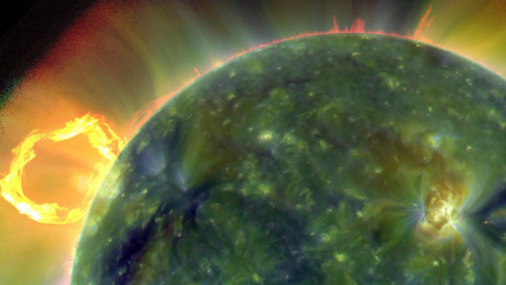 A full-disk multiwavelength extreme ultraviolet image of the sun taken by SDO with false colors tracing different gas temperatures - reds are relatively cool, while blues and greens are hotter (Image: NASA/Goddard/SDO AIA Team)